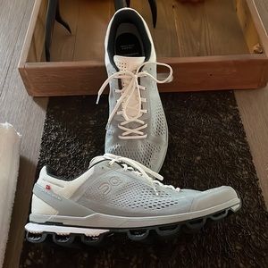 On-Running-Cloud Surfer